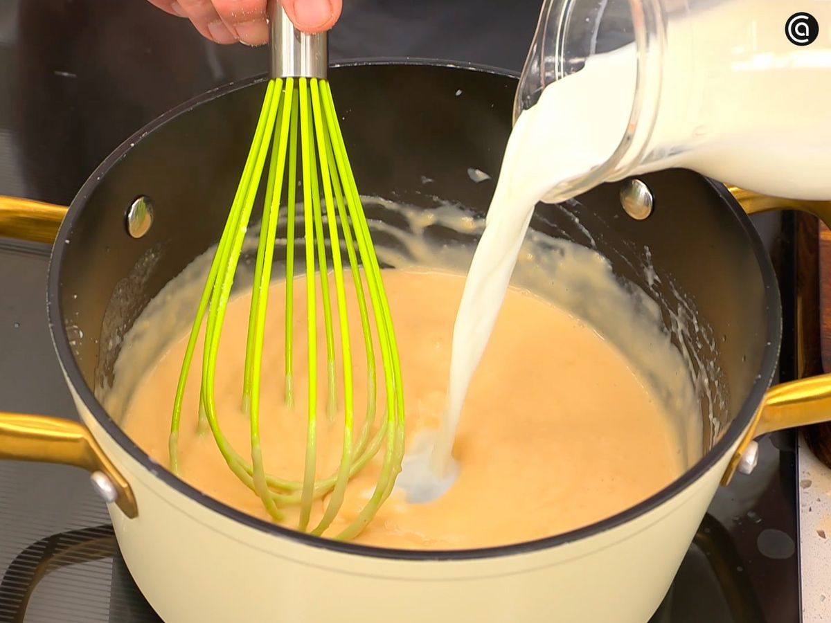 Prepara un fumet casero con las cáscaras y las cabezas de los langostinos