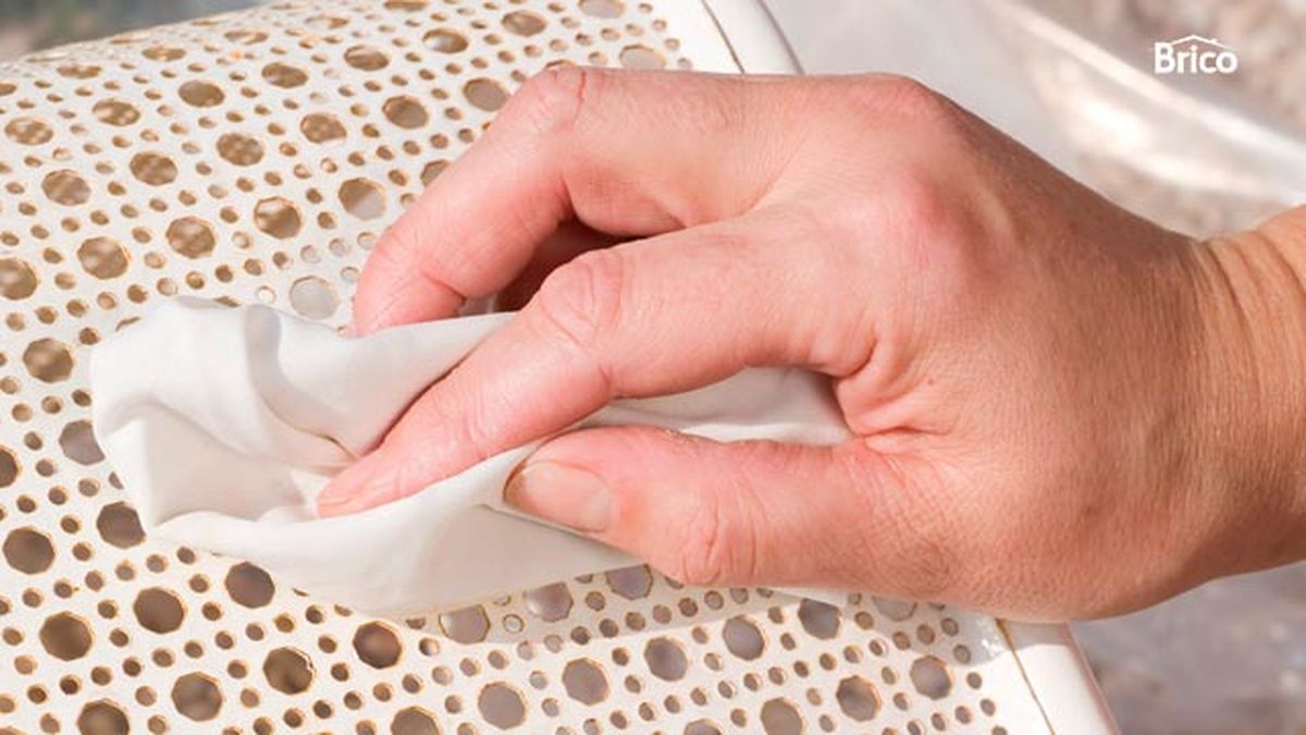 brico 0549 1 pintar silla metalica exterior paso 2