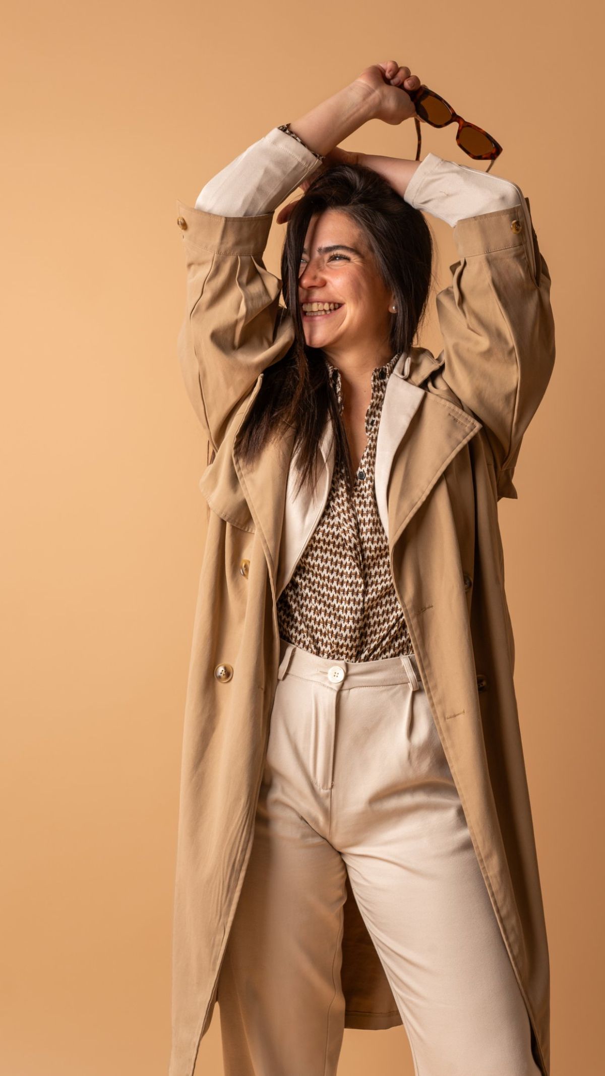 Pantalon beige con gabardina