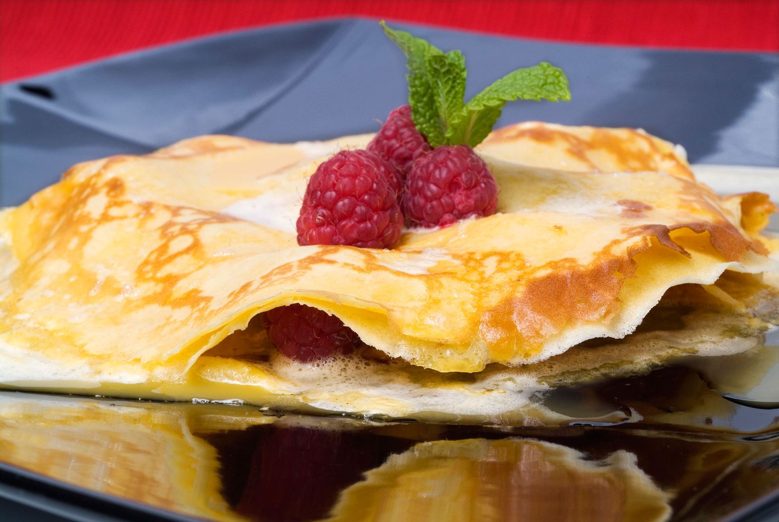 Crepes rellenos de frambuesas Crepes rellenos de frambuesas