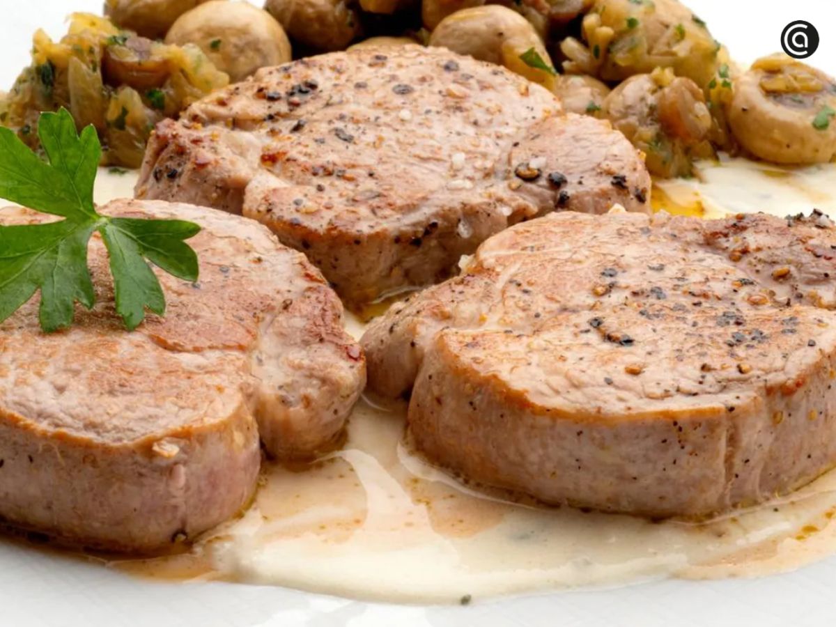 El solomillo con salsa de queso azul es una apuesta intensa y sofisticada, pensada para paladares atrevidos.