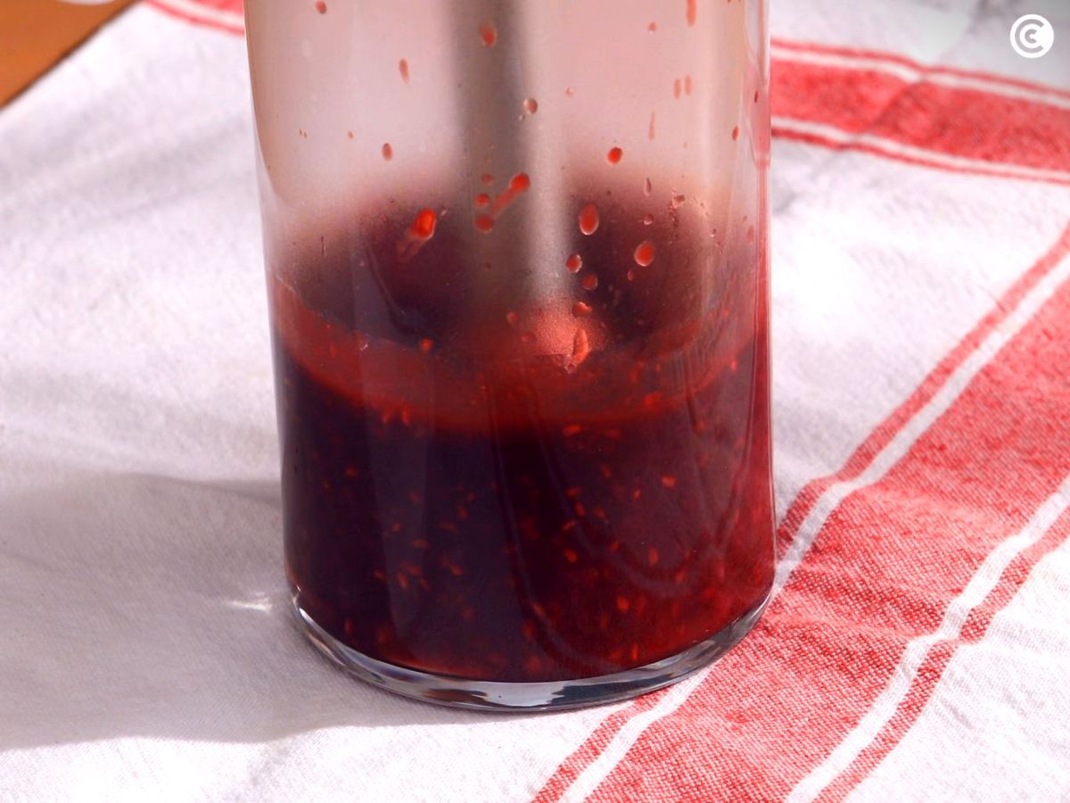 Triturar la salsa de frambuesar