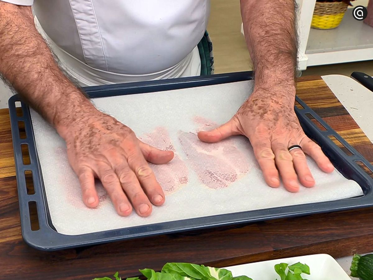 Prepara el jamón crujiente al horno para acompañar las acelgas