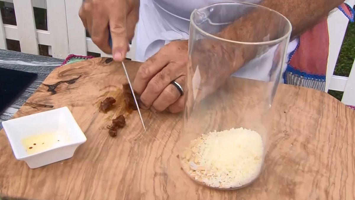 pesto de tomate y albahaca paso 2