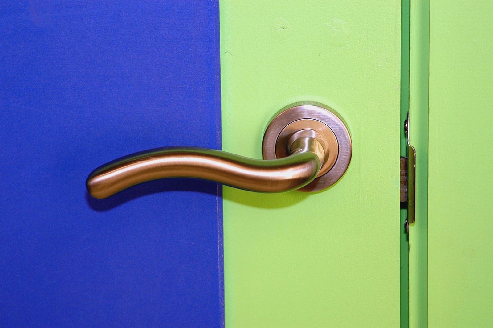 Cambiar la manilla de una puerta Cambiar la manilla de una puerta