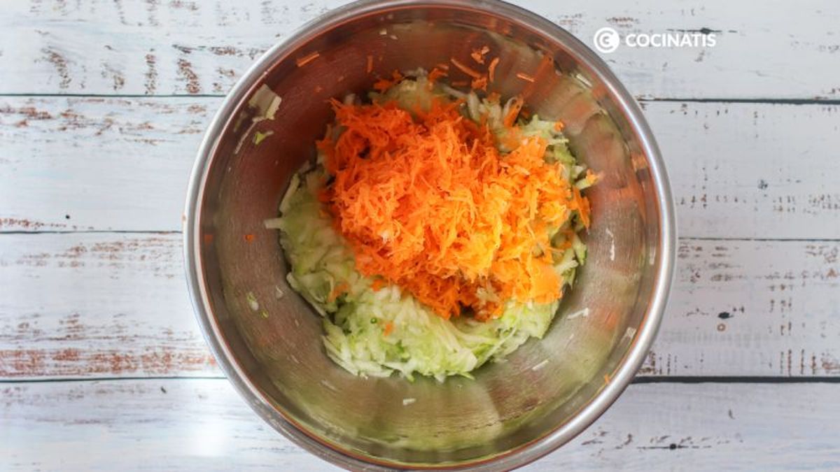 Agregamos la zanahoria rallada con el calabacín
