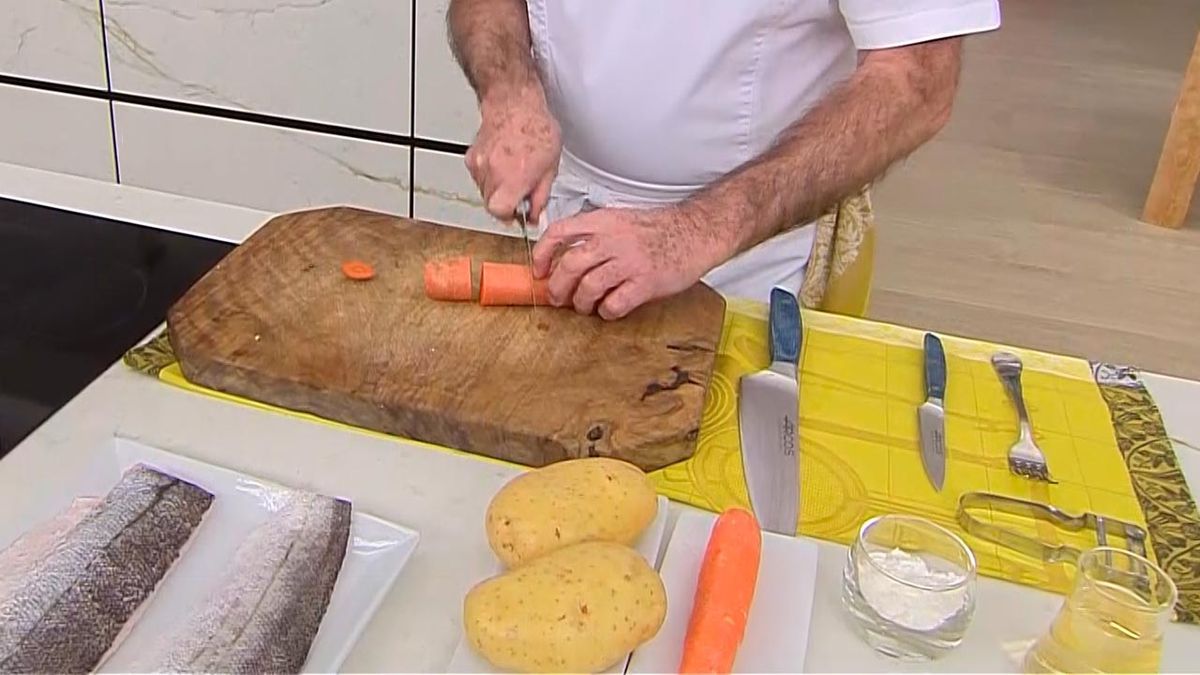 KARL66610320 merluza rellena de gambas receta karlos arguinano paso2