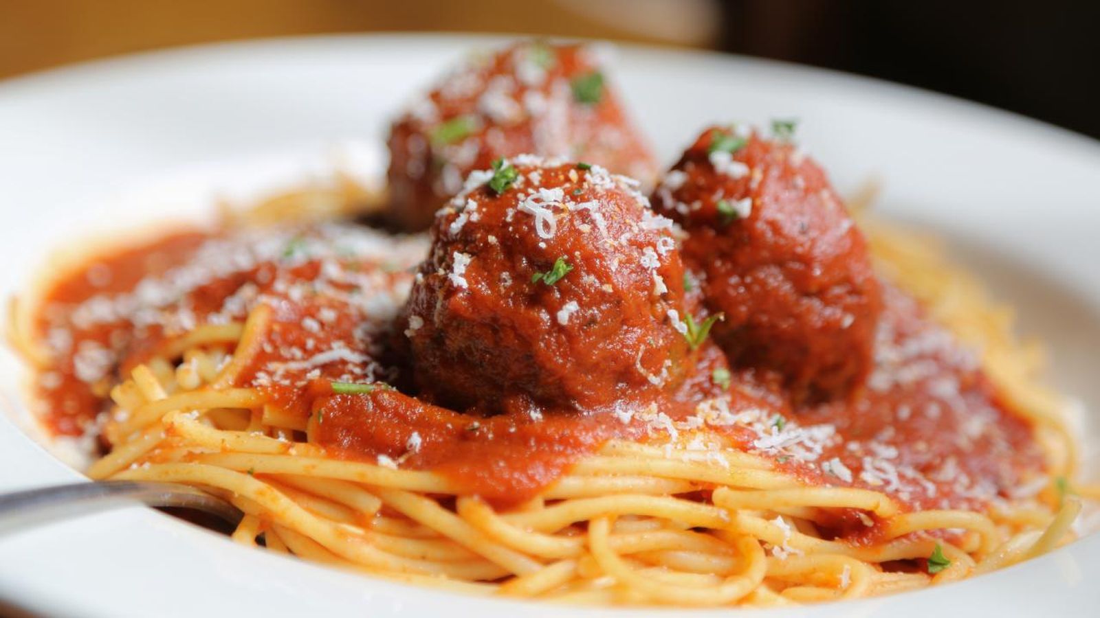 Espaguetis con albóndigas