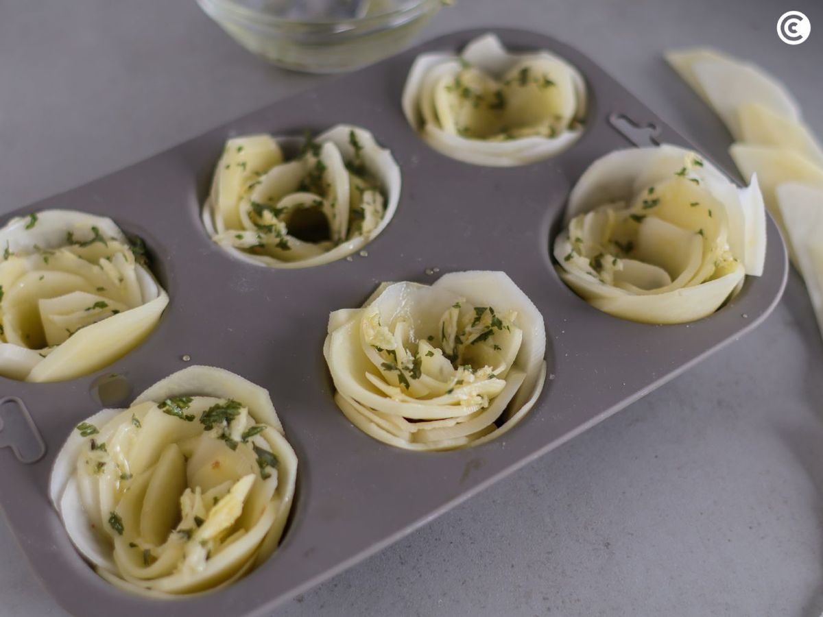 Rosas de patata con ajo y perejil al horno
