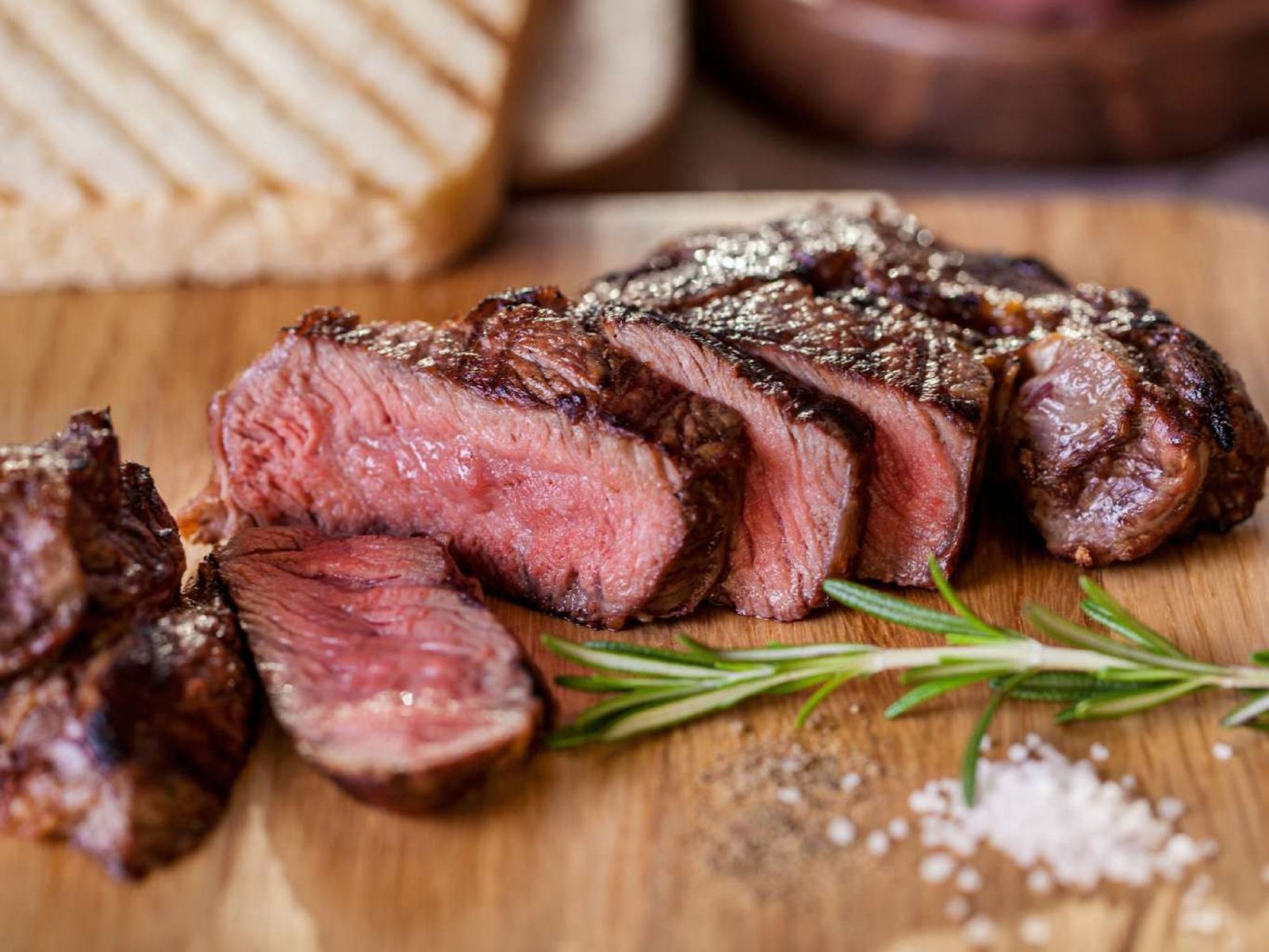 Usa la piña para ablandar carne de ternera, cerdo y pollo