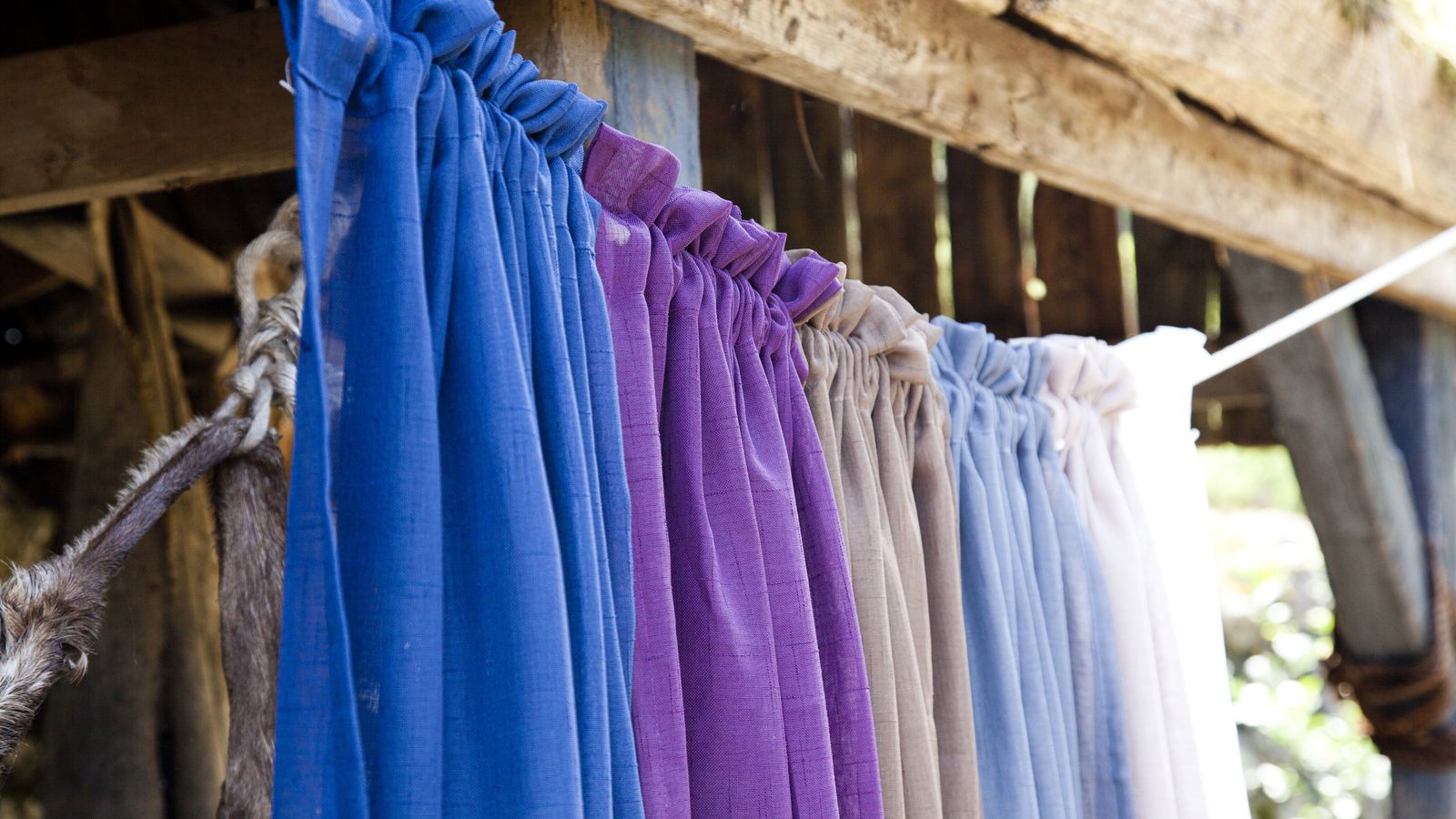 Lo mejor es secar las cortinas al aire libre