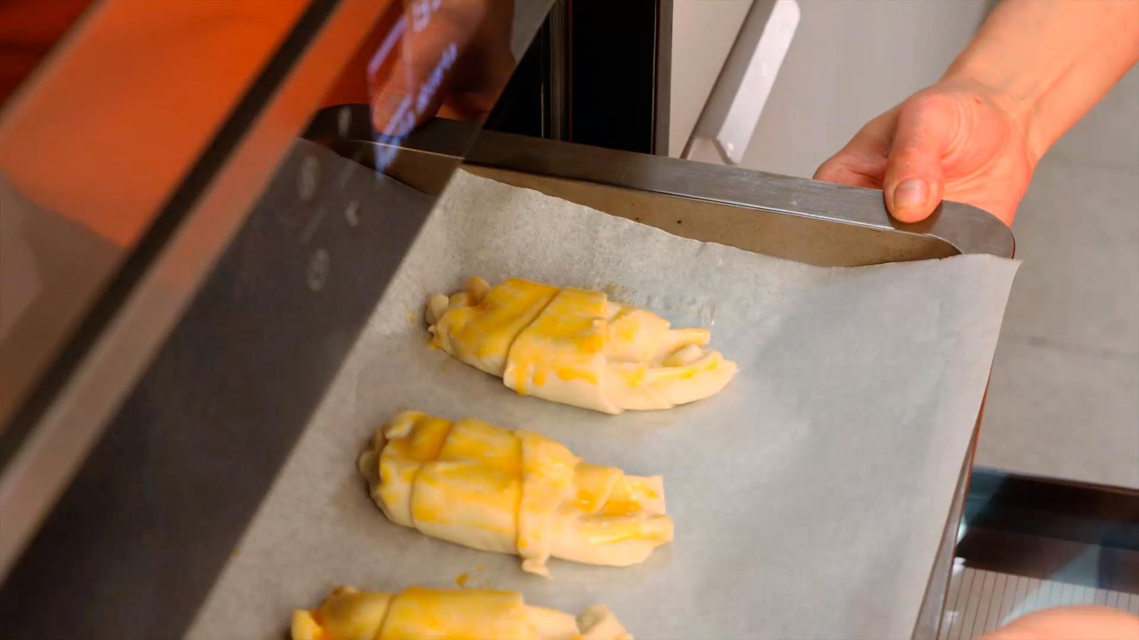 Hornea de 10 a 15 minutos Receta de croissants rellenos de chocolate paso 5