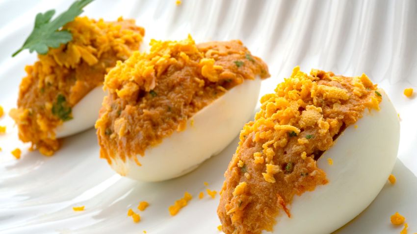 Huevos rellenos de atún, receta del aperitivo perfecto de Karlos Arguiñano