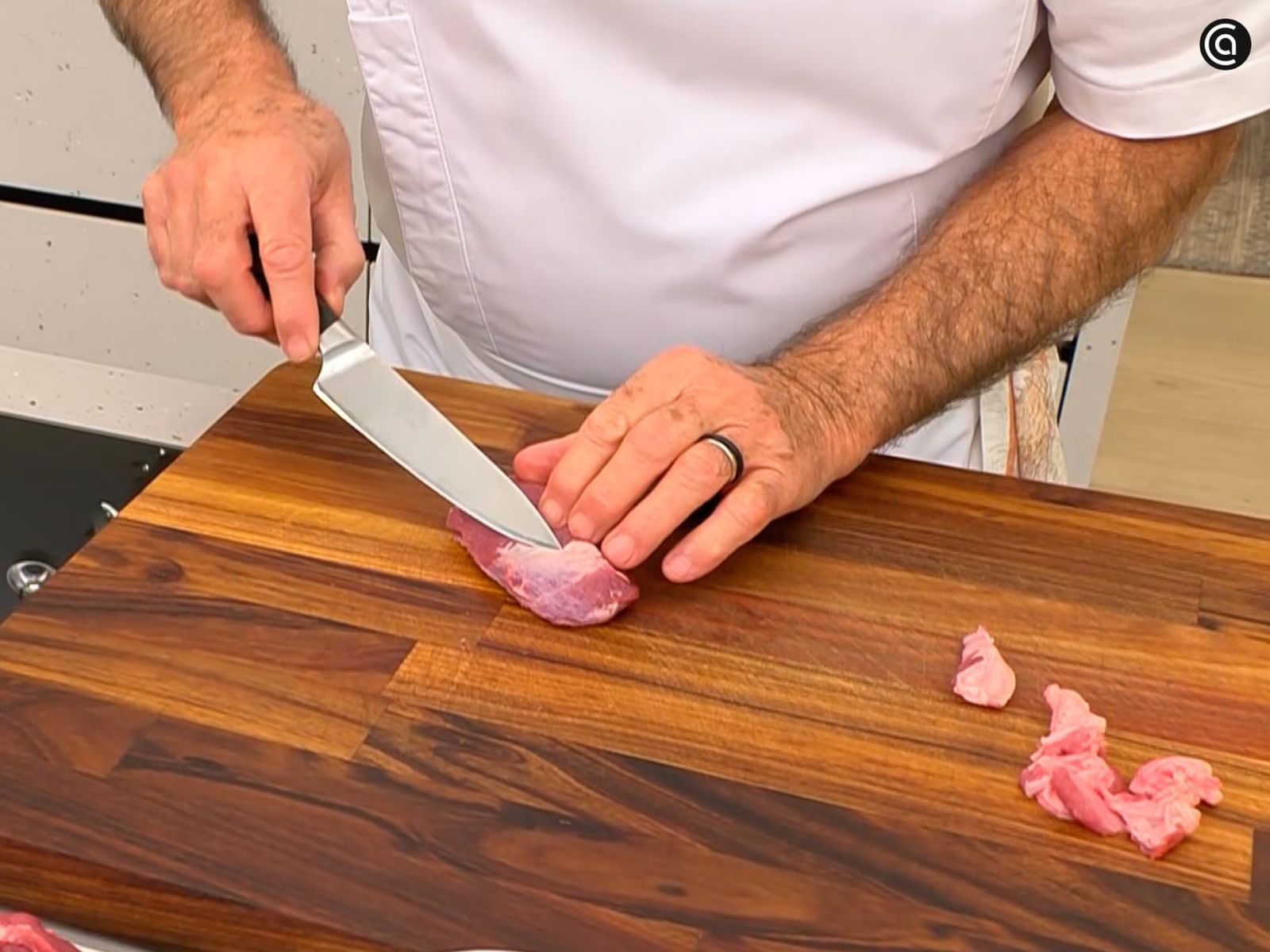 Corta la ternilla de las carrilleras