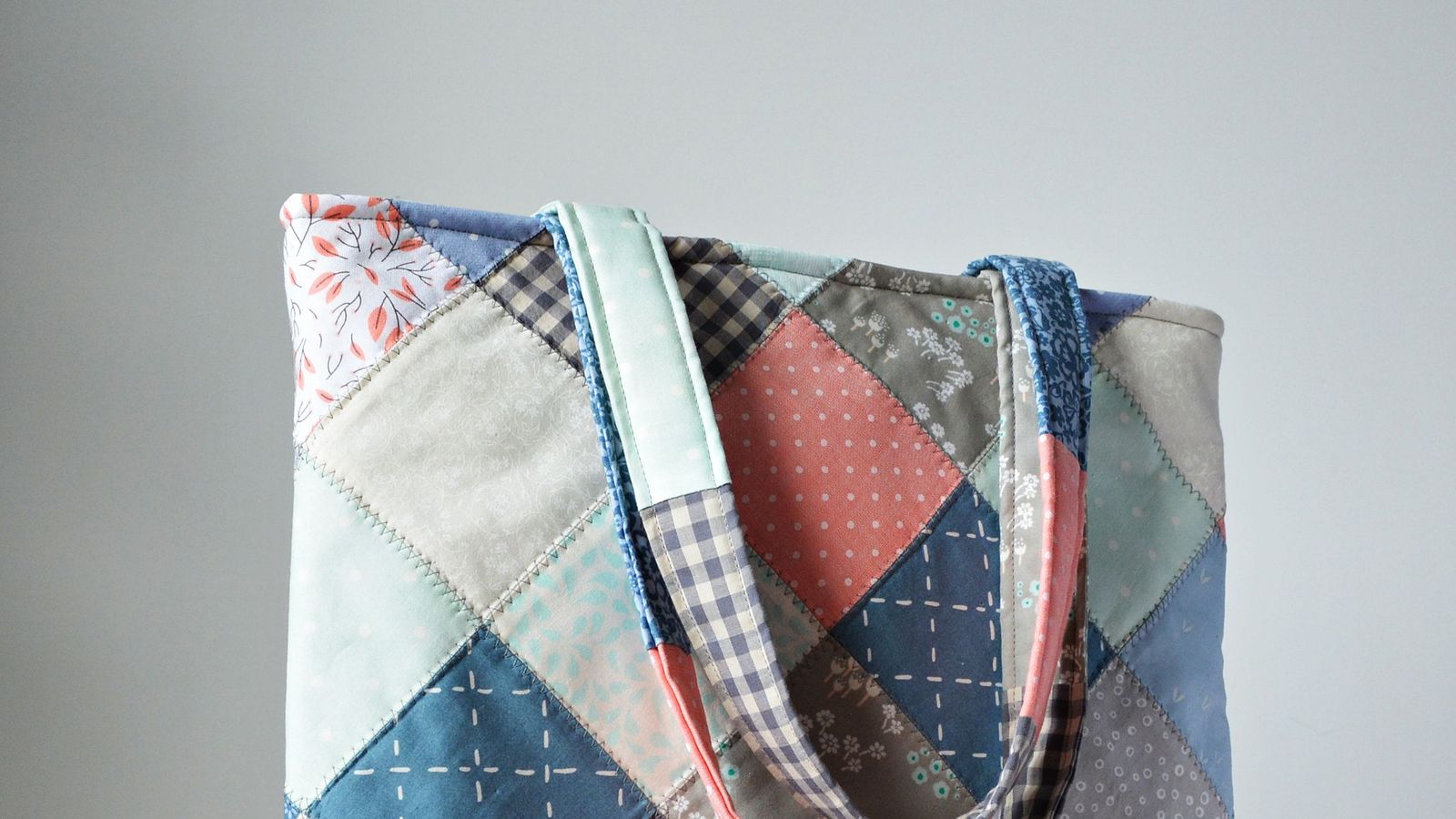 Con las fundas de almohada puedes coser bonitas tote bags