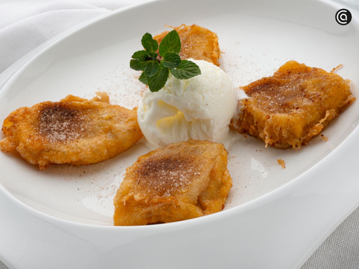 Horchata frita con helado de yogur, un postre que juega con texturas y temperaturas a partir de un clásico valenciano.