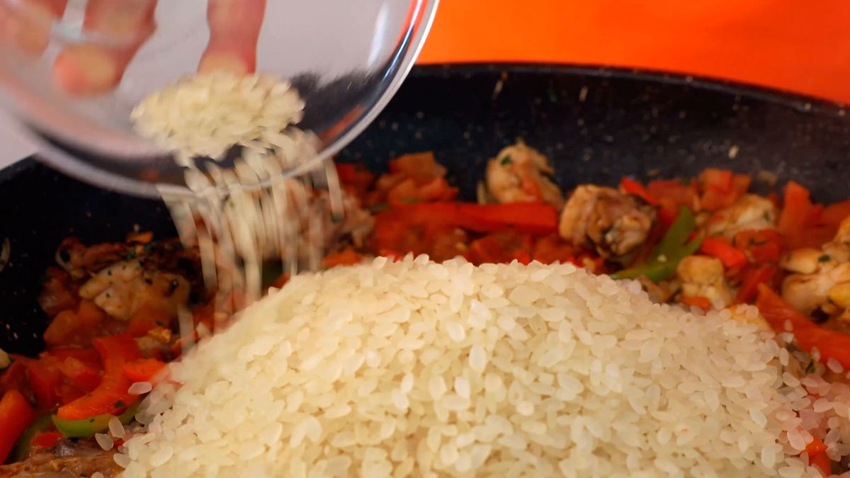 Receta de paella de pollo y marisco   paso 4