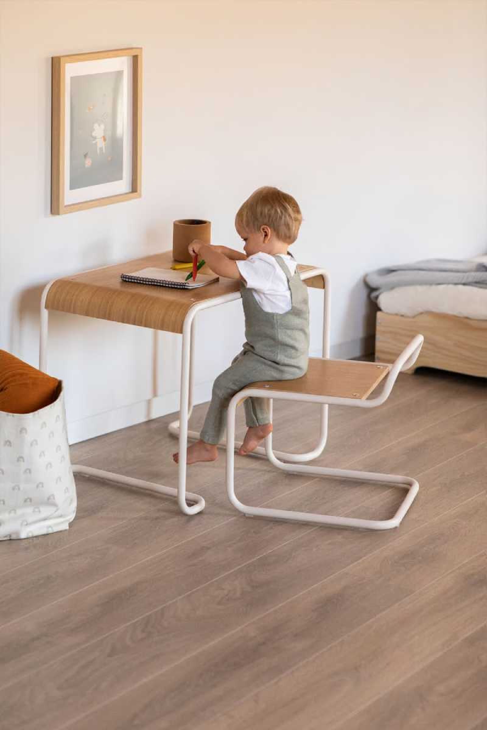 Set de silla y mesa infantil Markalany. Set de silla y mesa infantil Markalany.