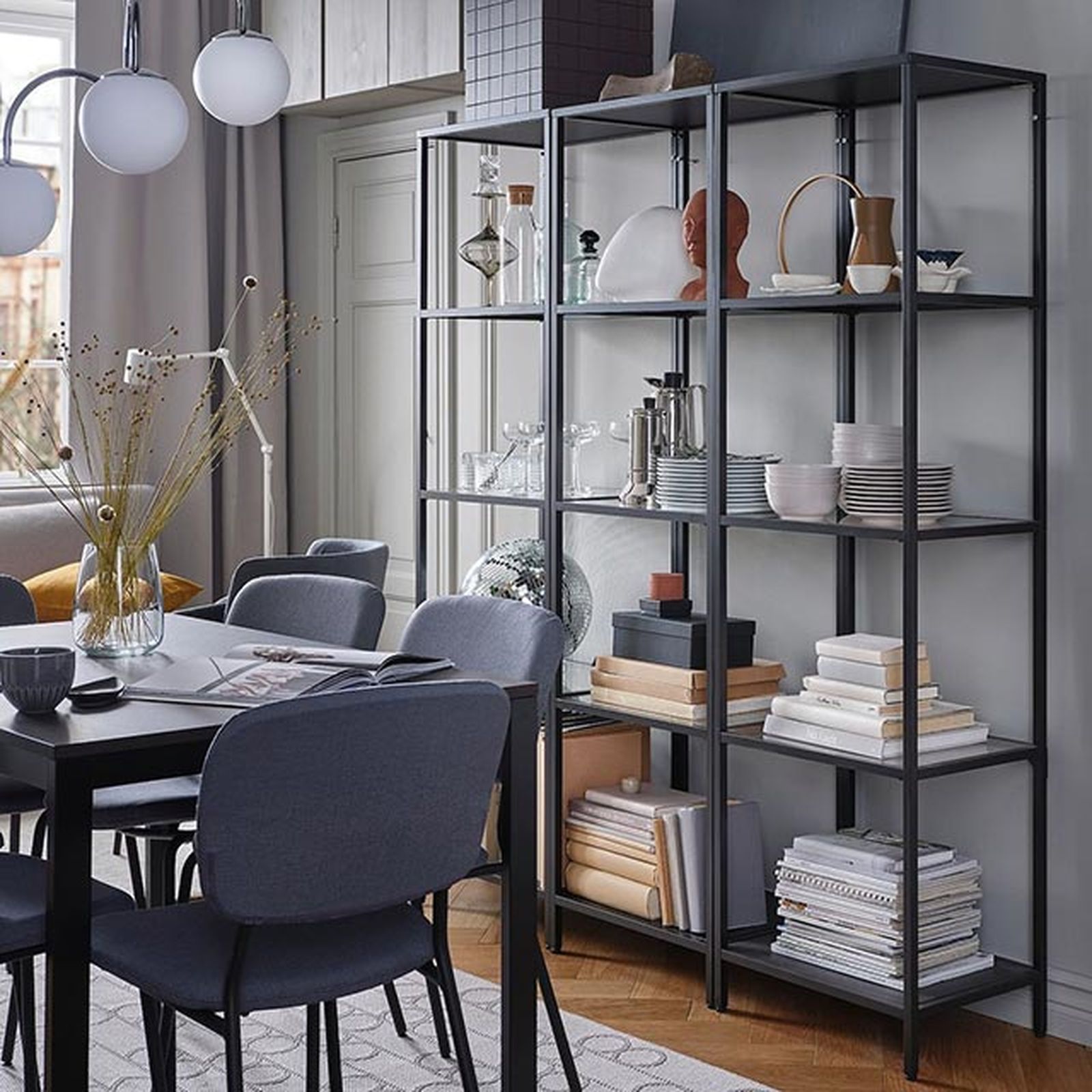 8 Estanterías de salón grandes aliadas para mantener el orden 8 8 Estanterías de salón grandes aliadas para mantener el orden 8