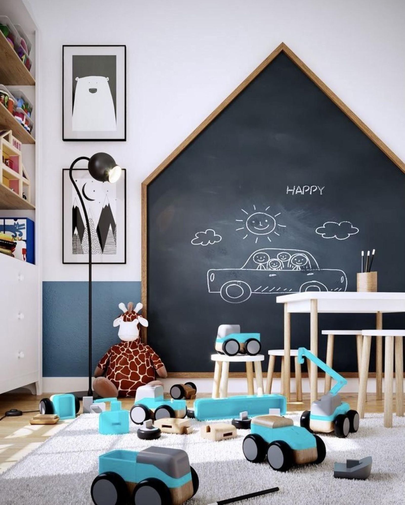 Zona de juegos con pizarra en forma de casita. Zona de juegos con pizarra en forma de casita.