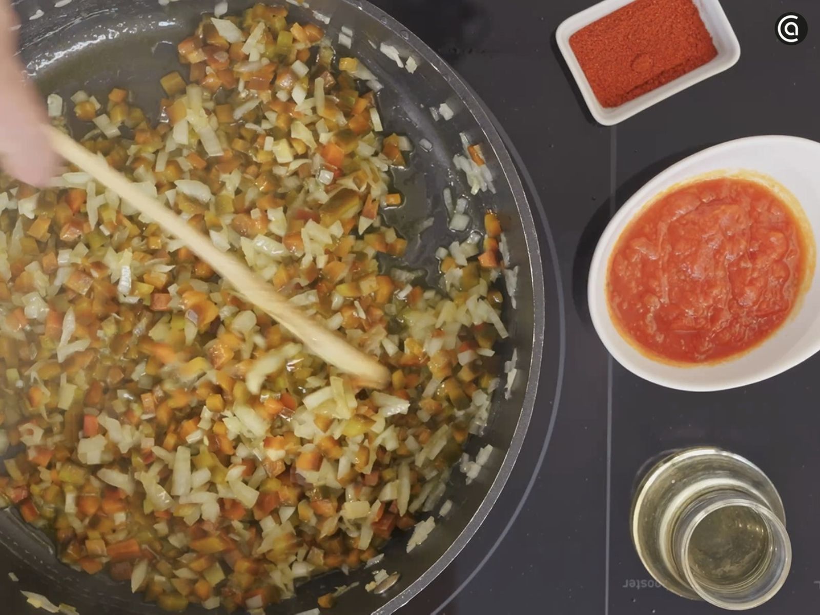 Elabora el sofrito Elabora el sofrito