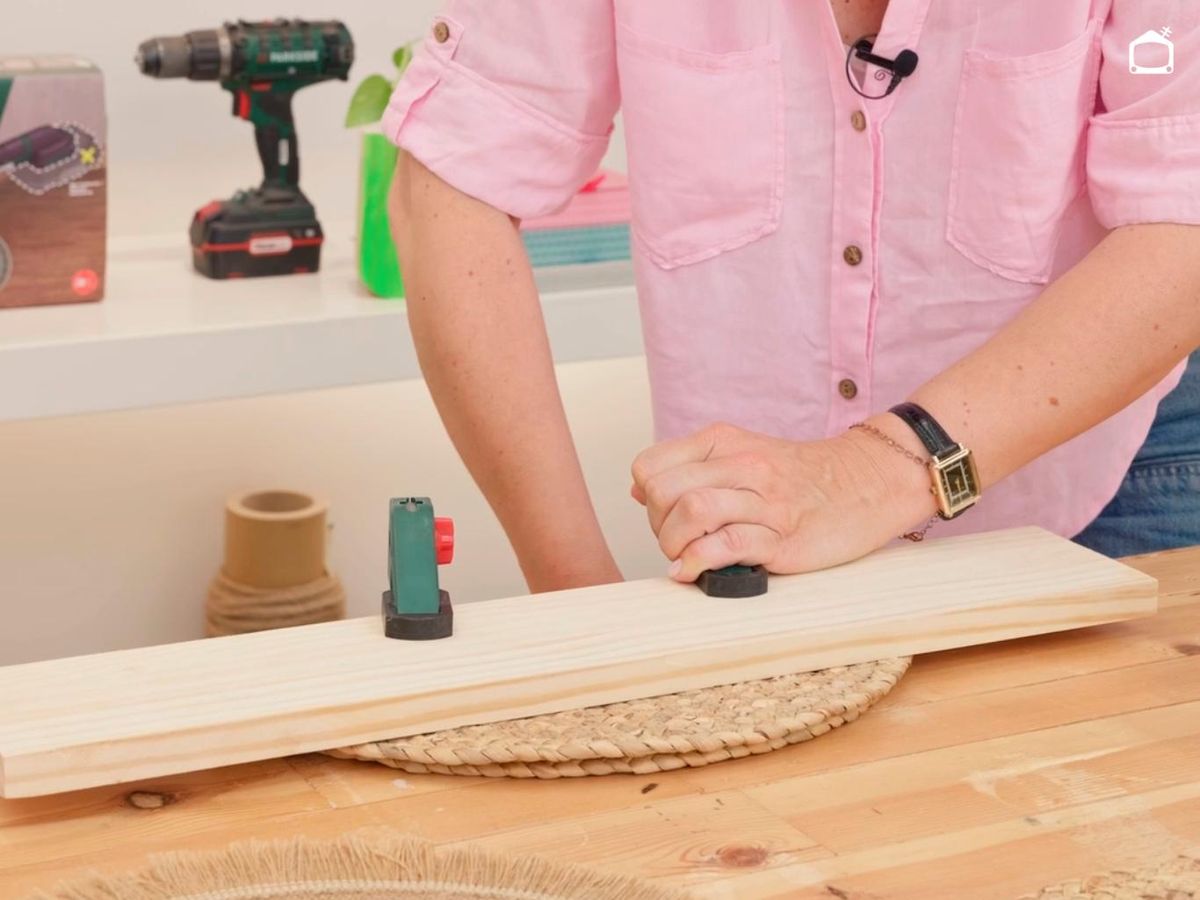 Cómo hacer un adorno boho chic para la pared, paso 1.