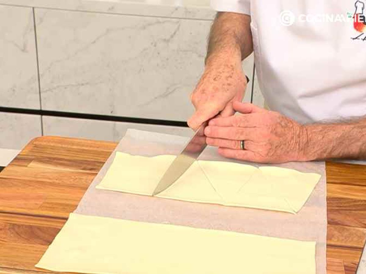 Corta la lámina de hojaldre