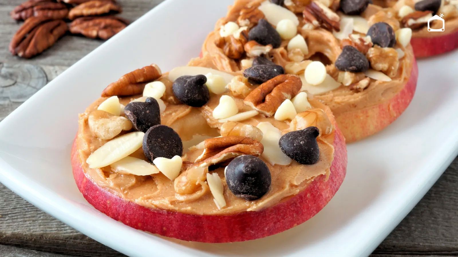 La dulzura de la manzana y la cremosidad del cacahuete se unen en un postre sencillo e irresistible