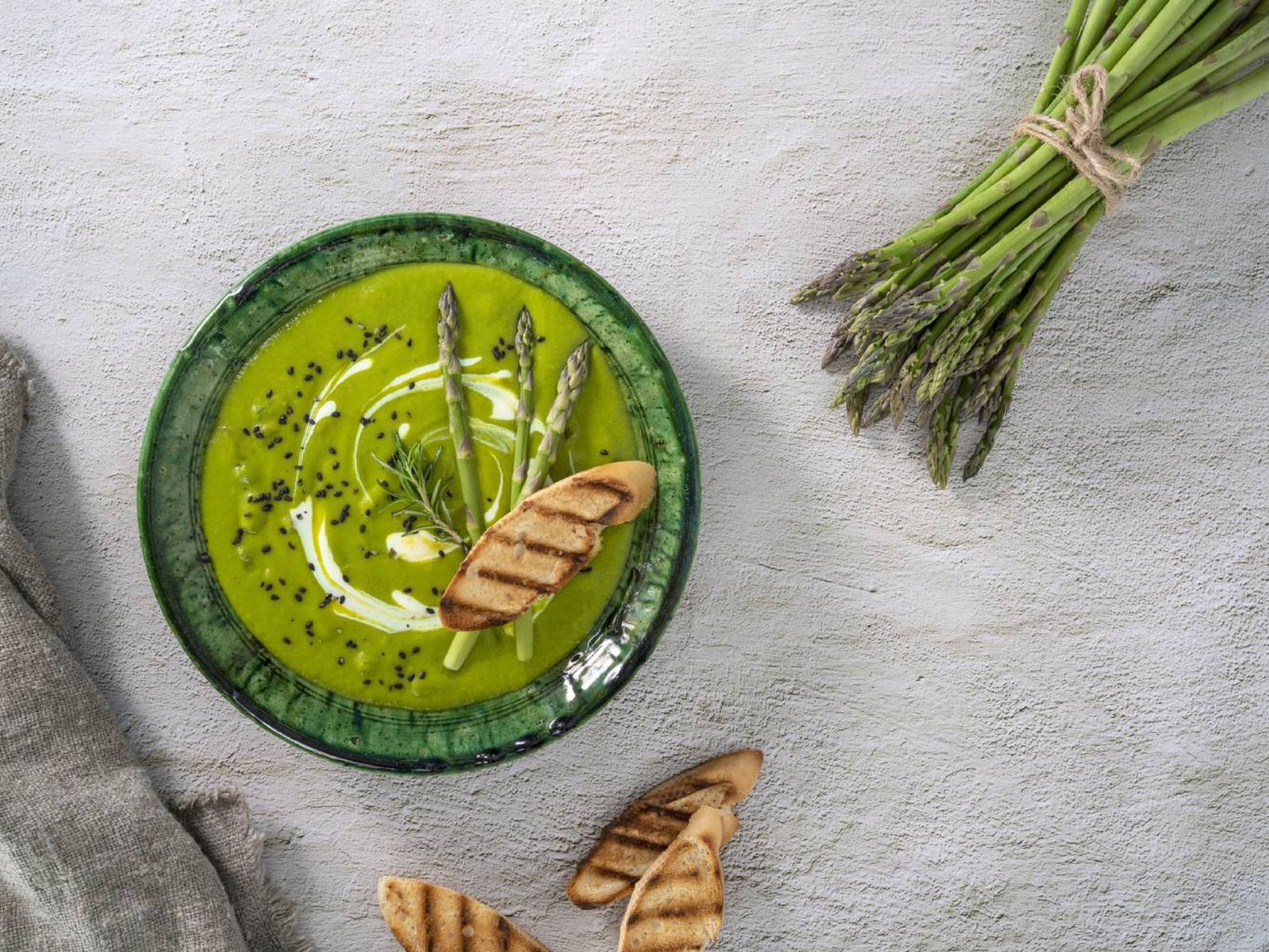 El verde refuerza la percepción de frescura y naturalidad, ideal para platos saludables y vegetarianos. El verde refuerza la percepción de frescura y naturalidad, ideal para platos saludables y vegetarianos.