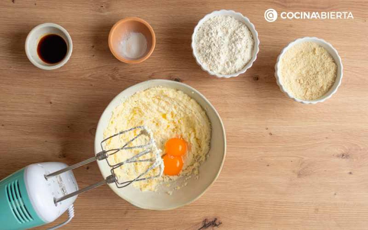 Bate la mantequilla con el azúcar