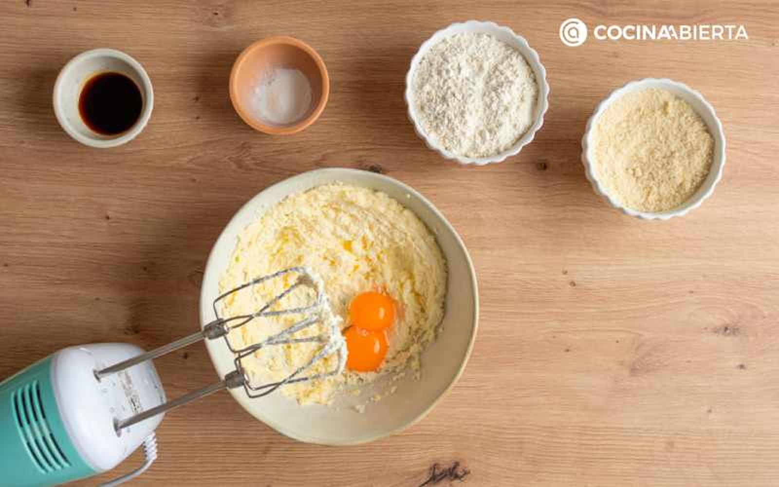 Bate la mantequilla con el azúcar Bate la mantequilla con el azúcar