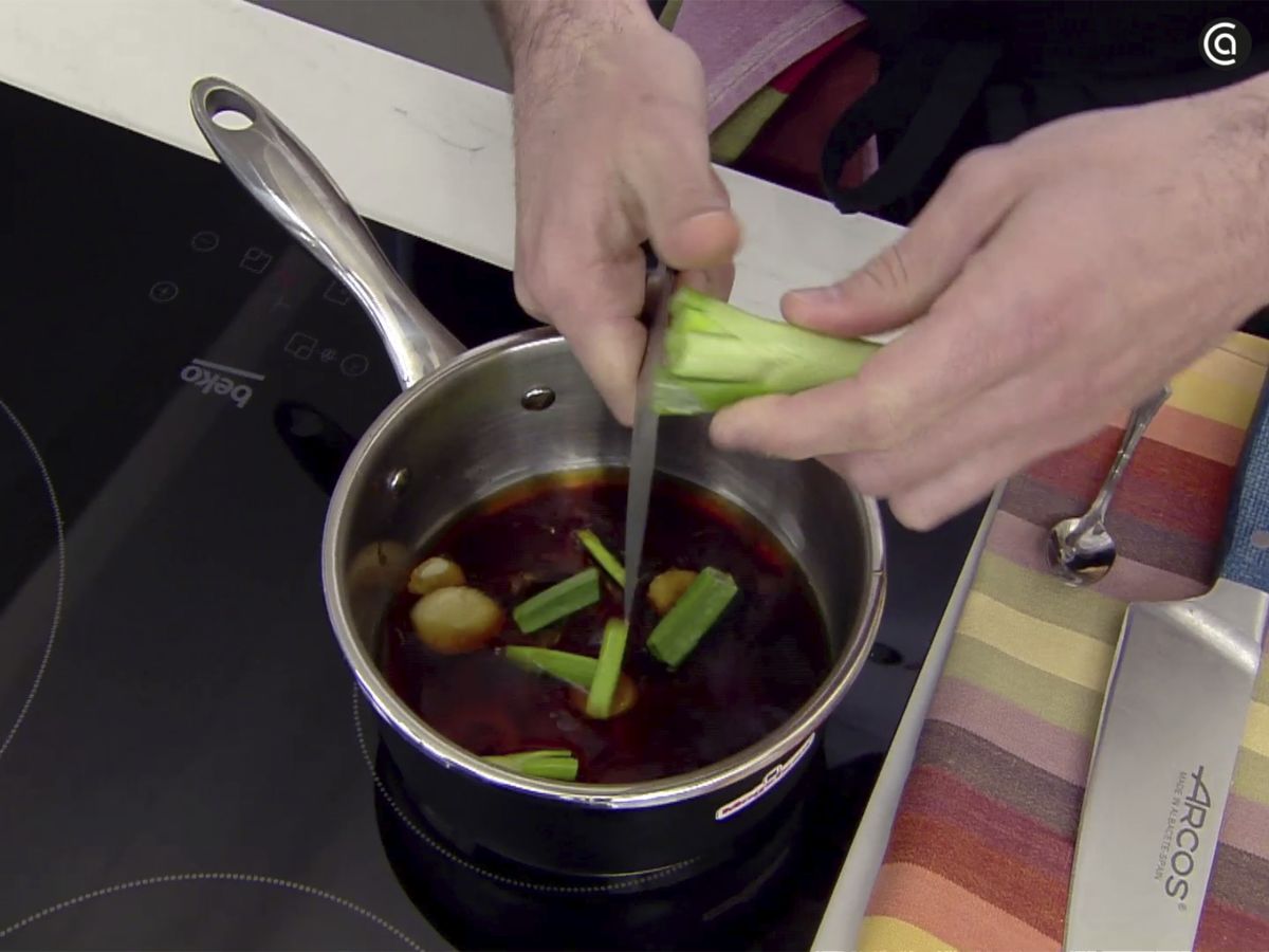 Prepara la salsa teriyaki