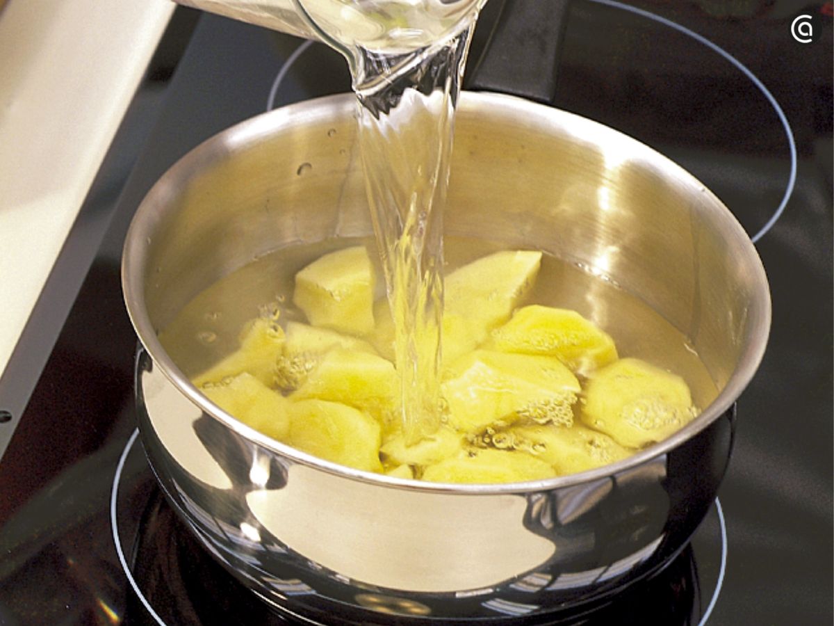 Cuece las patatas