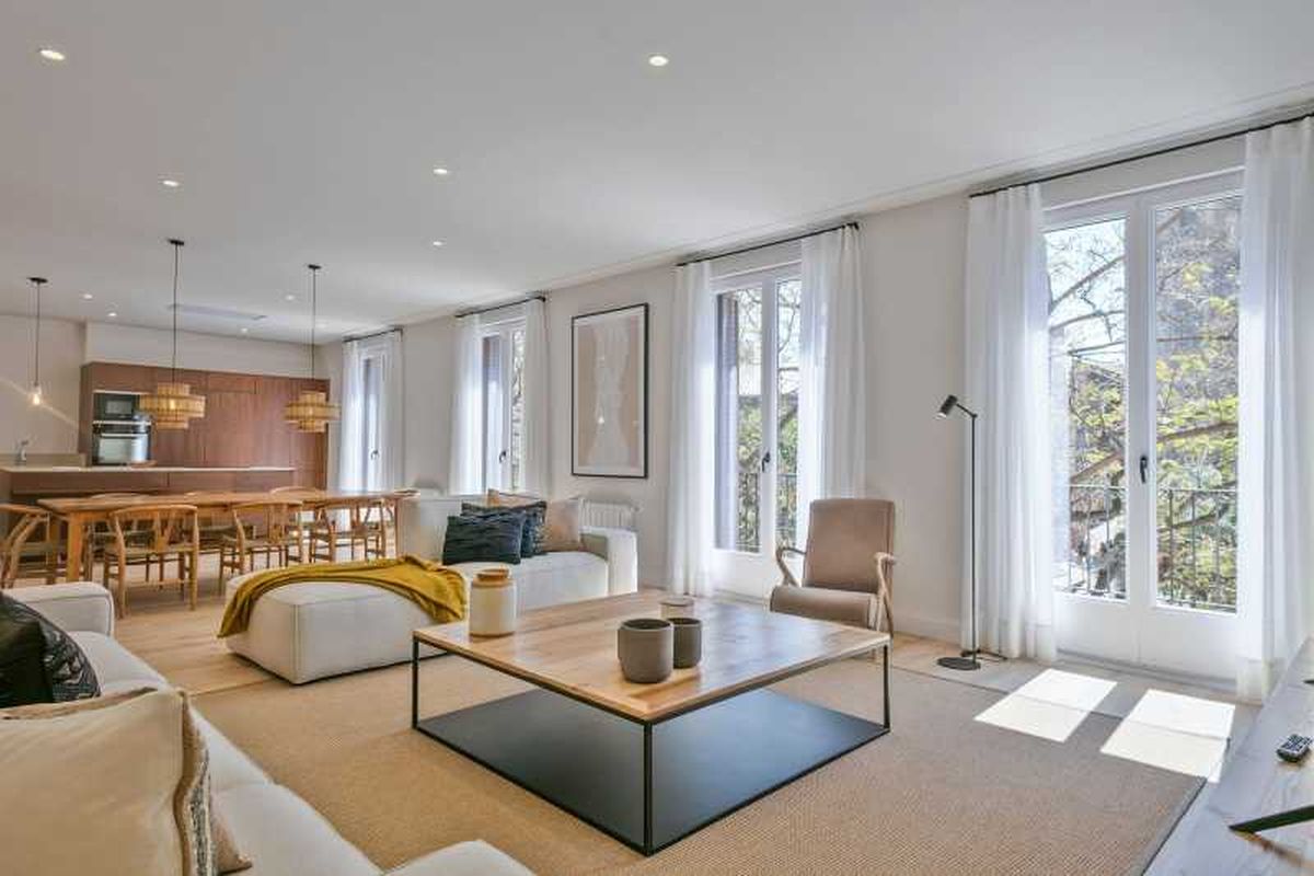 Salón comedor elegante.