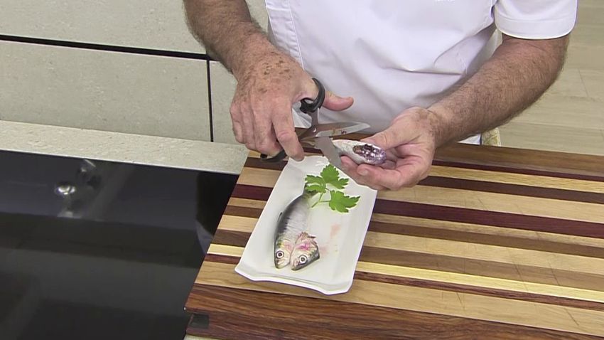 Aprende a limpiar sardinas de forma muy fácil