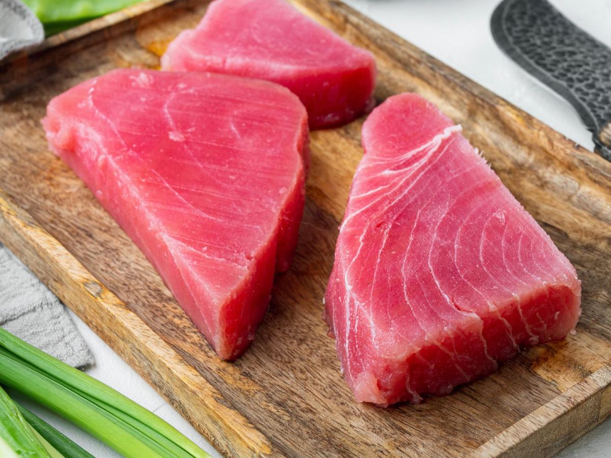 El atún es práctico de comer, sobre todo en lomos o rodajas