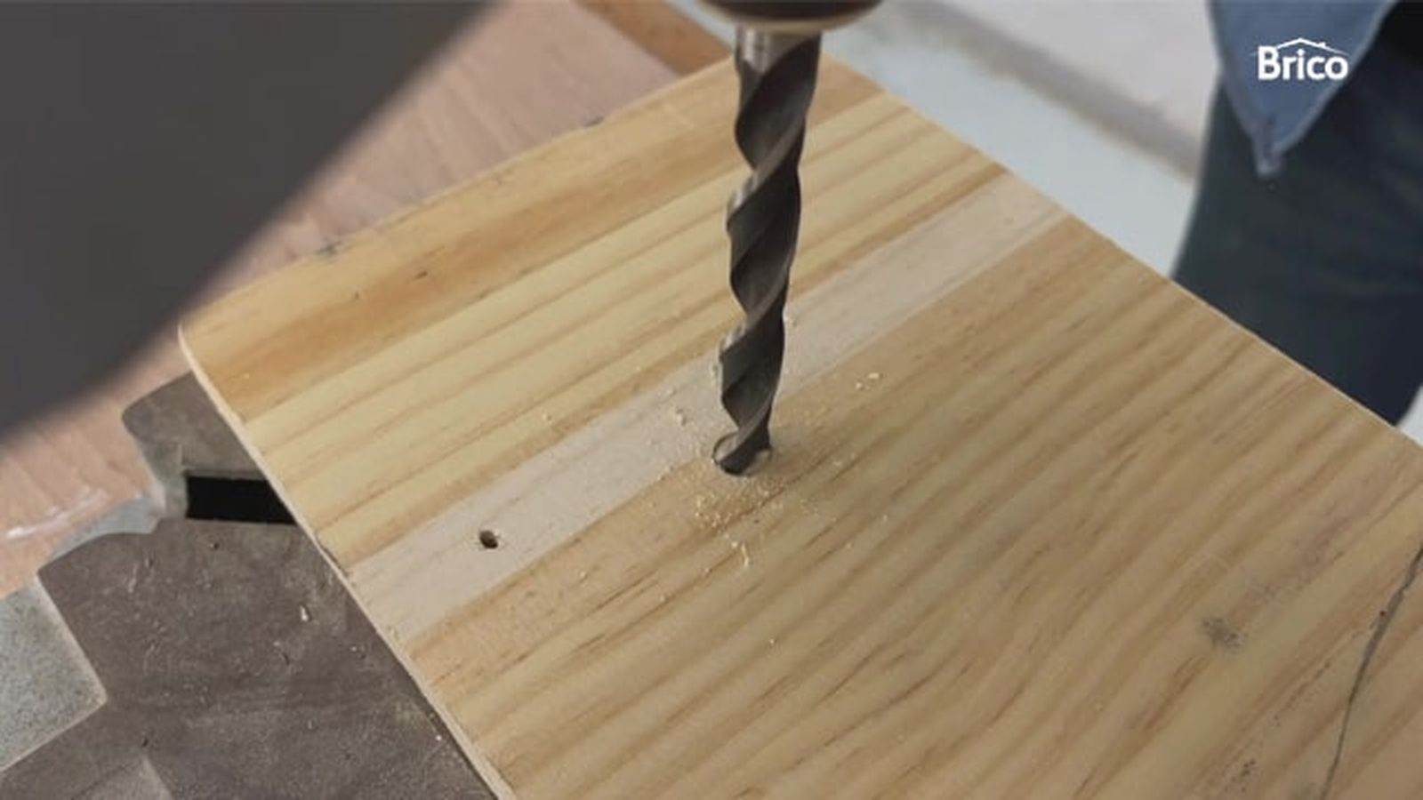 como afilar una broca para madera paso 1 como afilar una broca para madera paso 1
