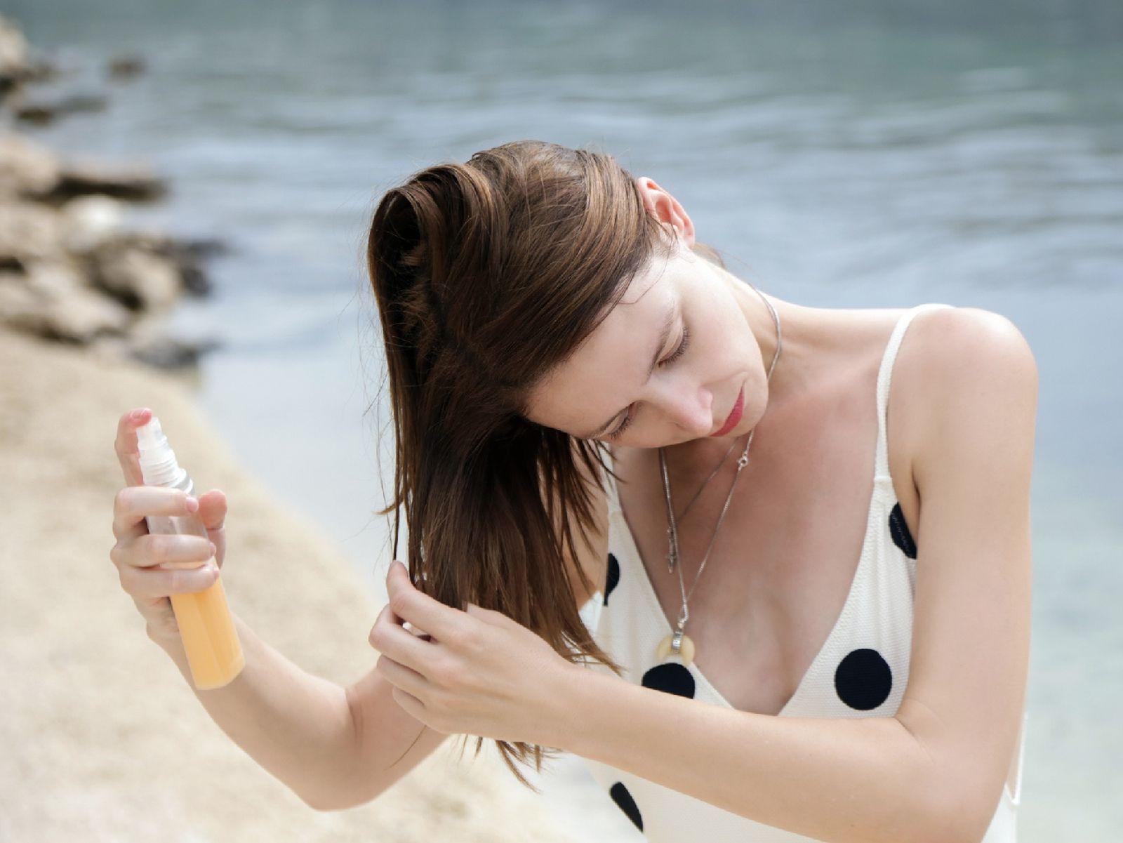 Para proteger tu cabello del sol utiliza productos capilares con protección UV Para proteger tu cabello del sol utiliza productos capilares con protección UV