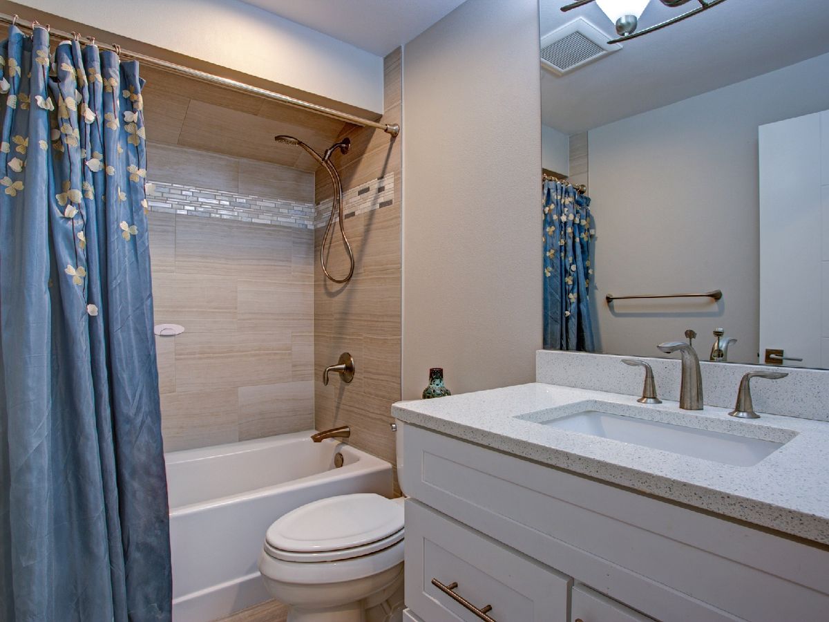 Añade una cortina vistosa para darle un toque especial