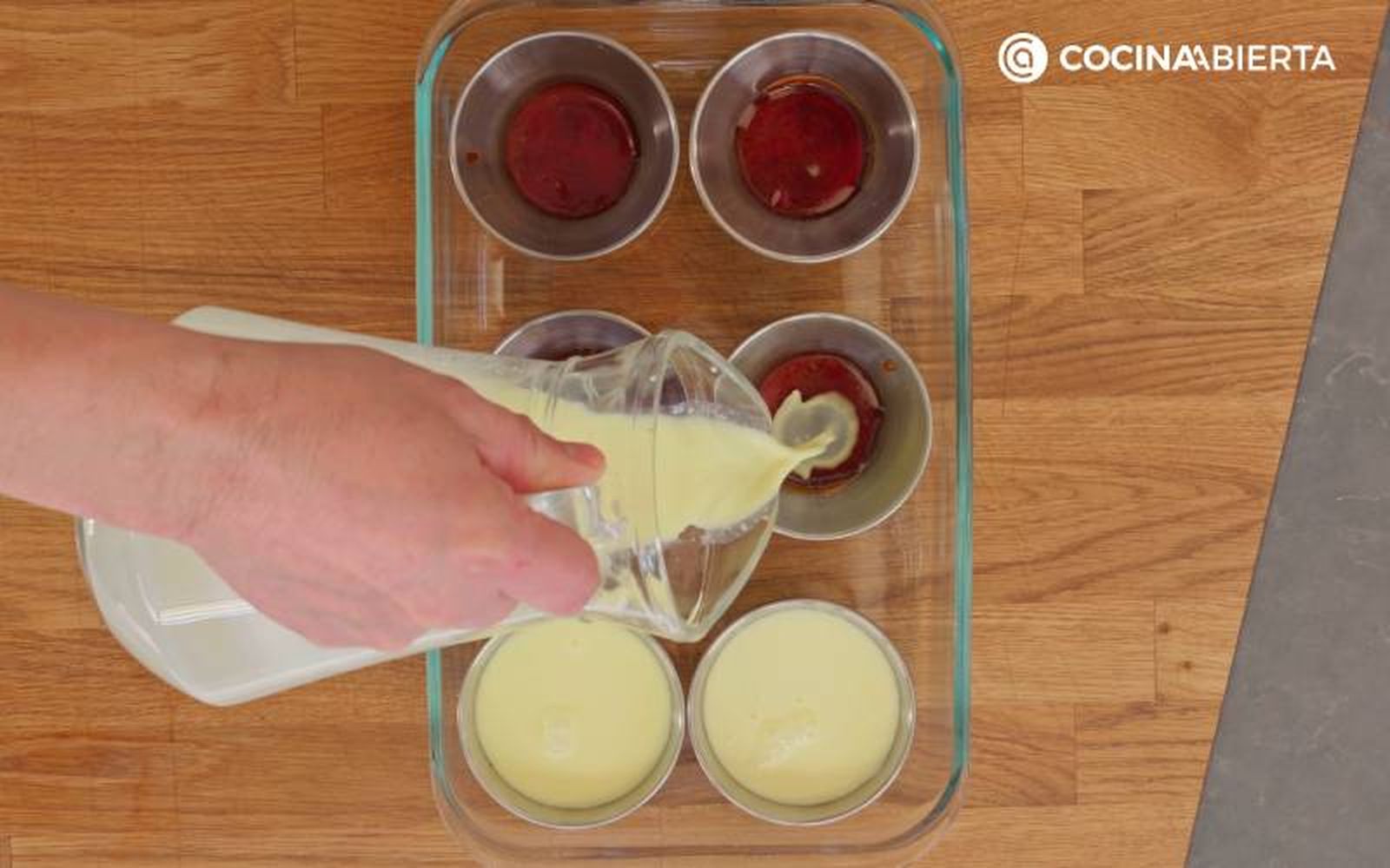 Elaboración de la receta de flan de queso de cabra - paso 3 Elaboración de la receta de flan de queso de cabra - paso 3
