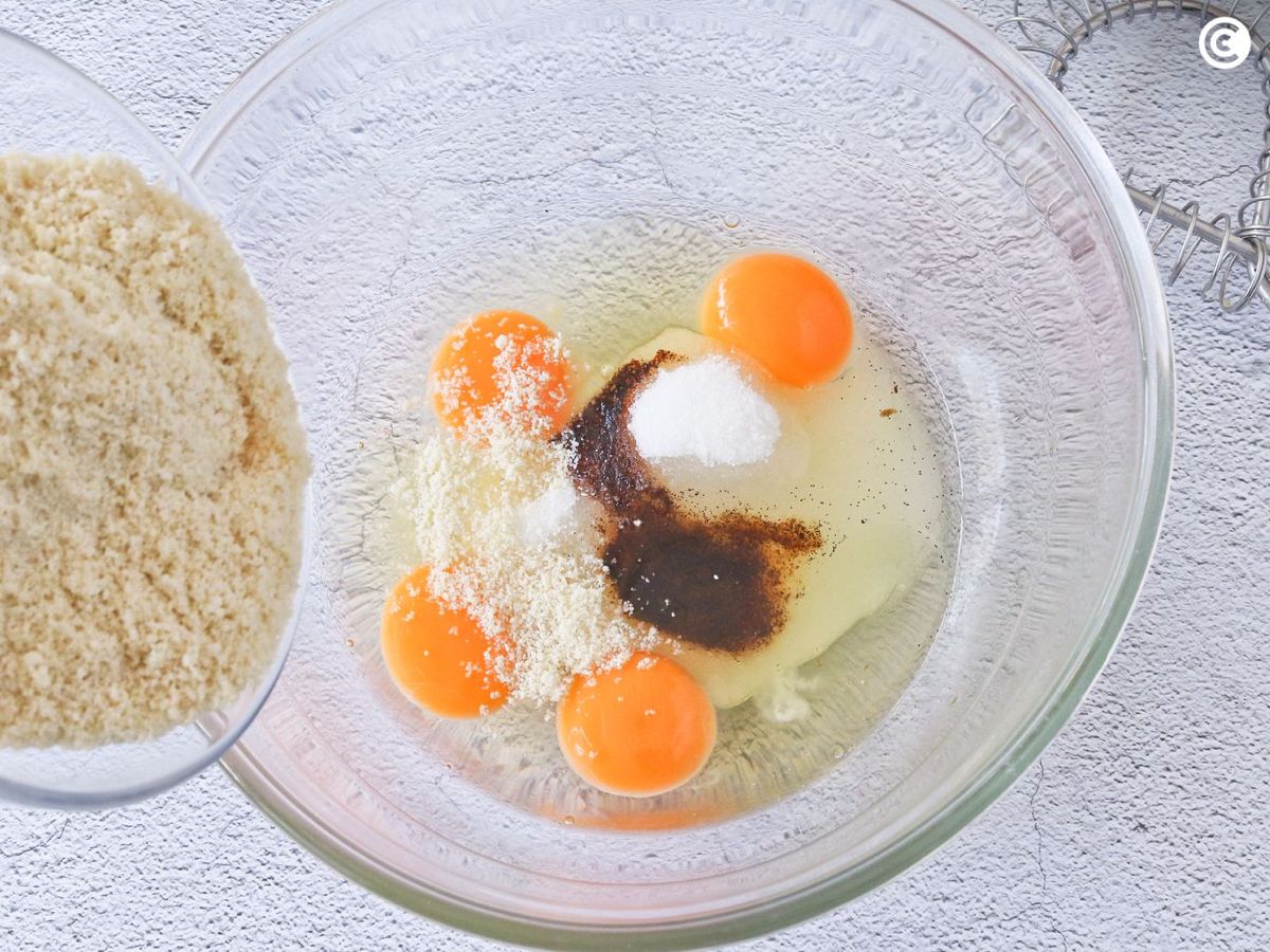 Mezclar los ingredientes para el flan de almendras