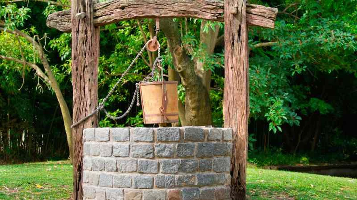 Sistema de polea en un pozo