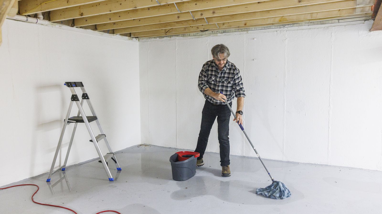 Limpia el sótano con tiempo para que sea cómodo y funcional