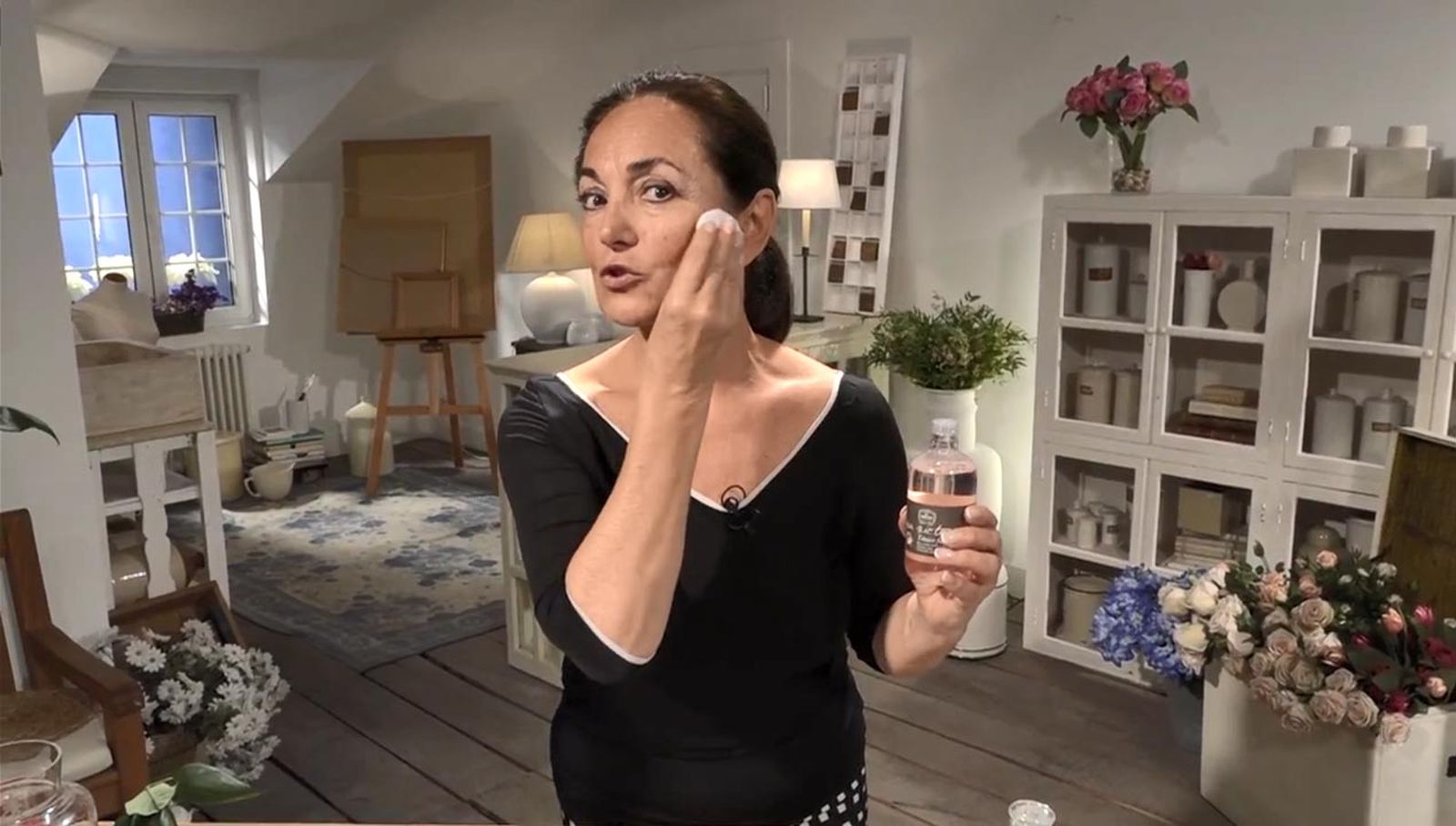 como hacer agua de rosas aplicar rostro como hacer agua de rosas aplicar rostro