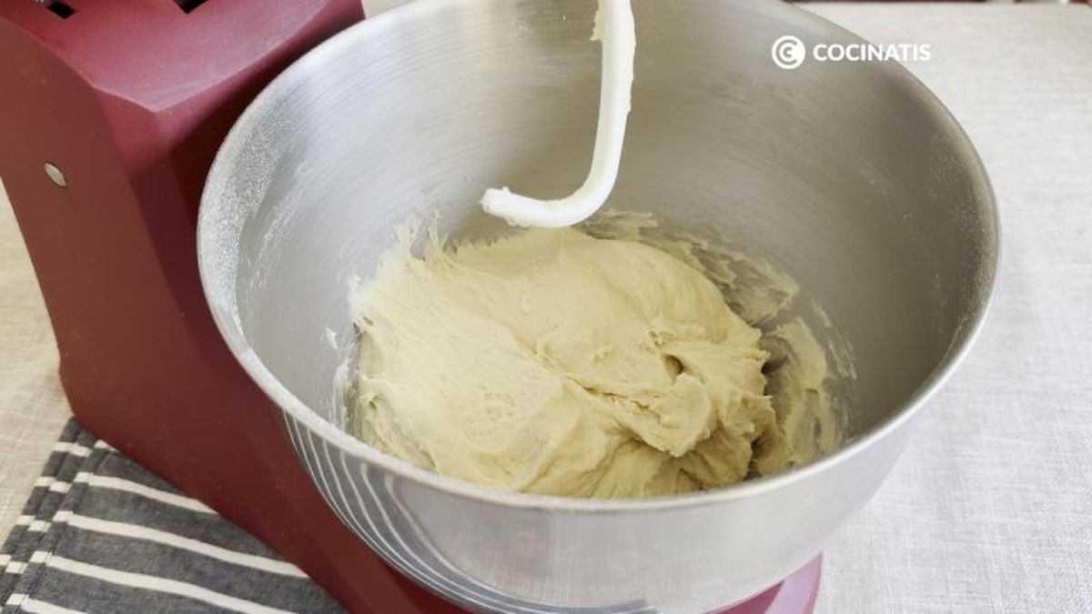 Masa para pan de leche trabajada en amasadora