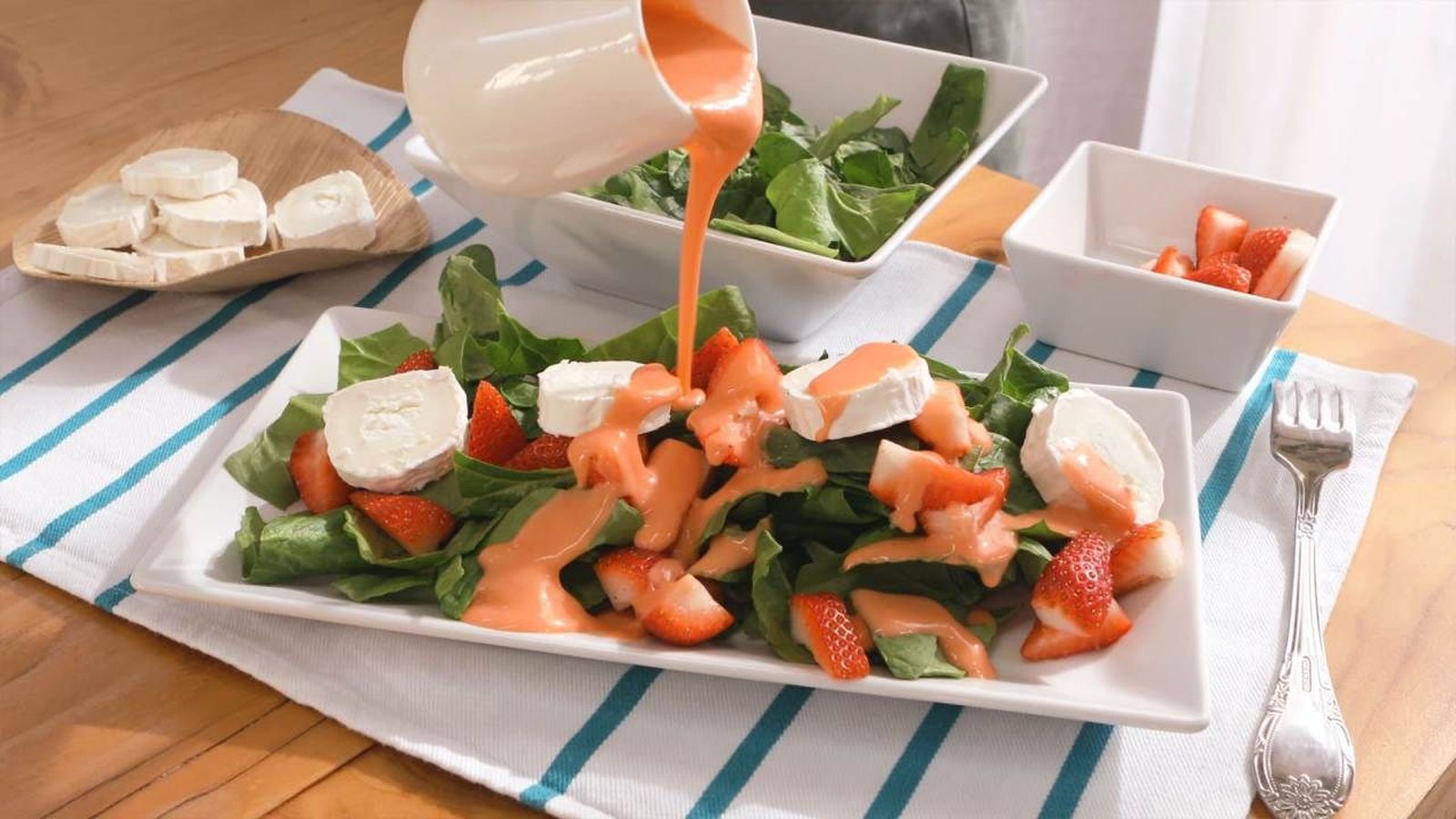 Receta ensalada de fresas, espinacas y queso de cabra paso 4 Receta ensalada de fresas, espinacas y queso de cabra paso 4