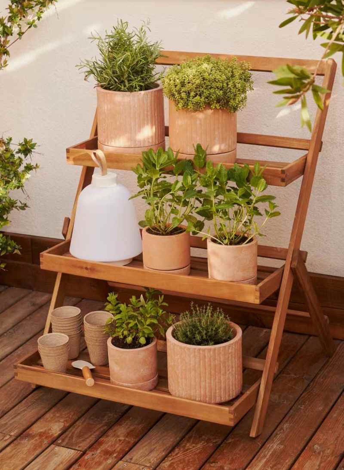 Estantería de exterior Victora de madera maciza de acacia 70 x 85 cm.