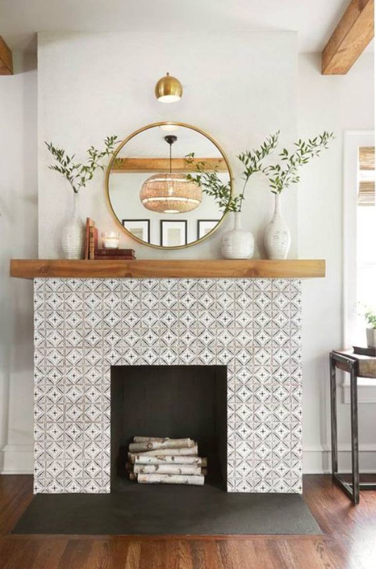 salon con chimenea moderno lampara fibras naturales pinterest