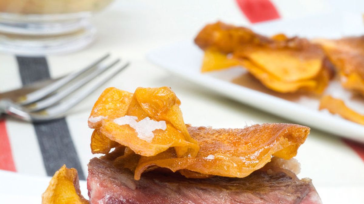 Los chips de boniato acompañan muy bien las carnes