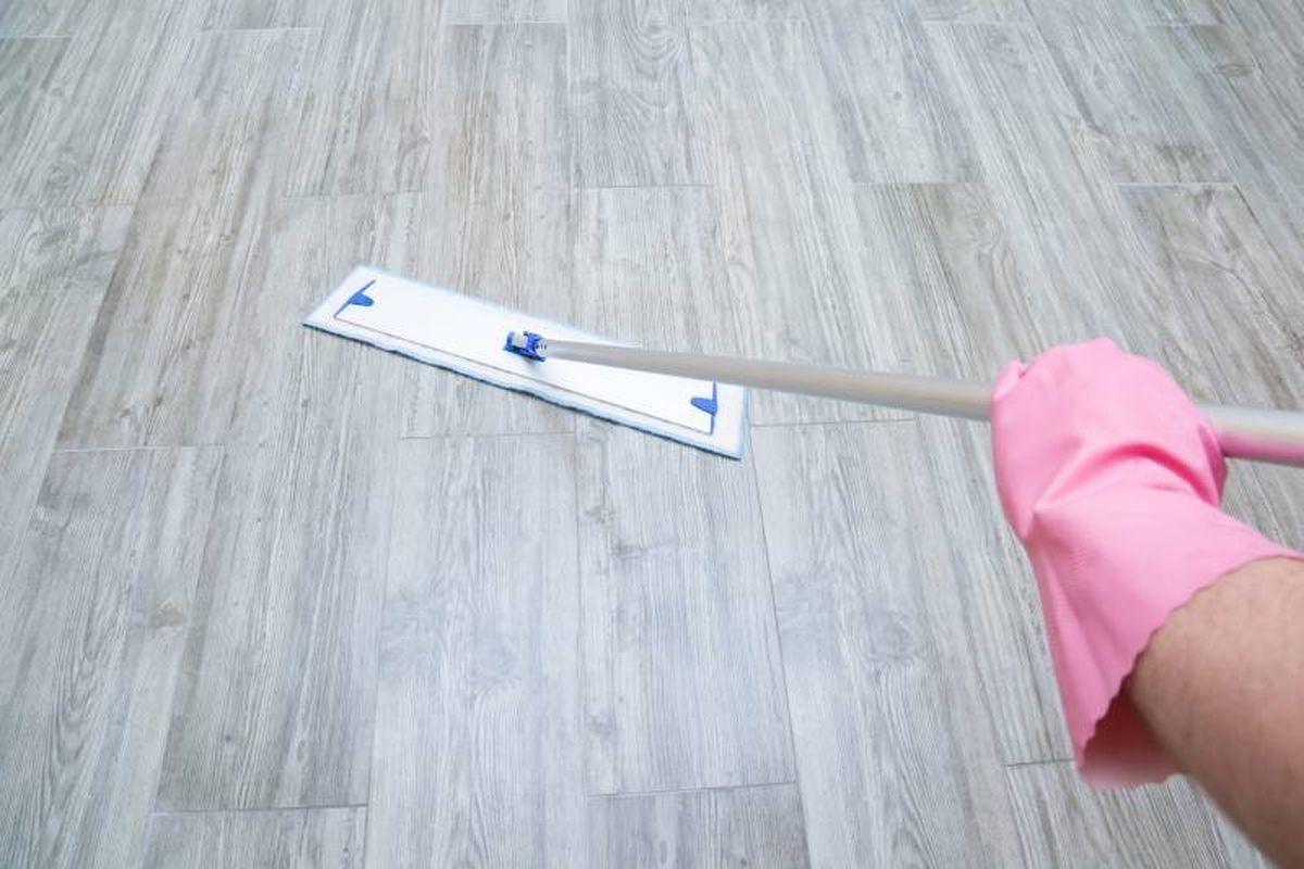 Los suelos de vinilo se limpian fácilmente con jabón neutro y agua